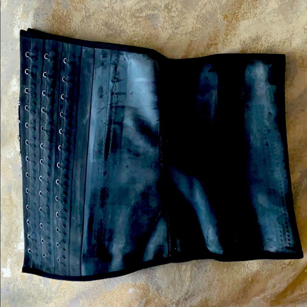 Ann Cherry Waist Trainer